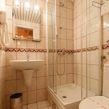 Glam Hotel