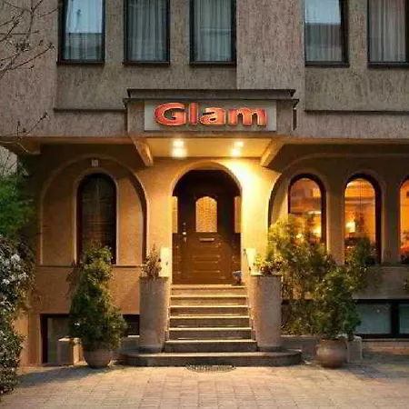 Glam 4*