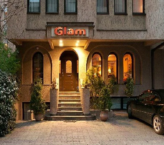 Glam Hotel 4*